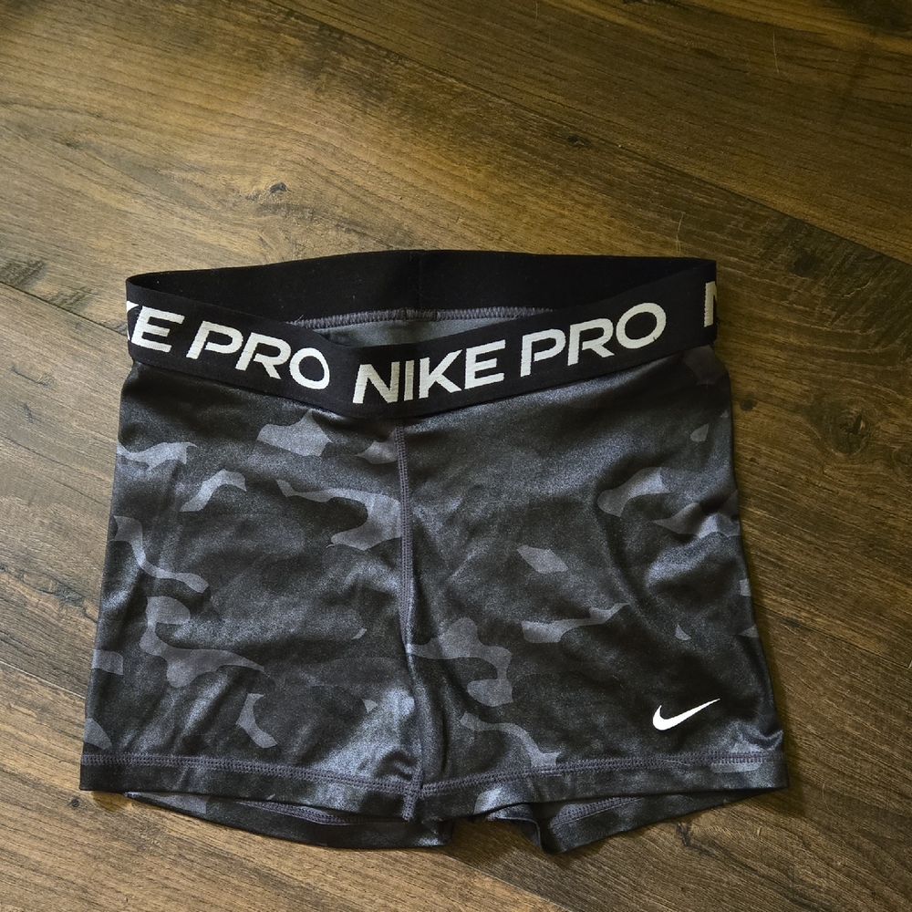 Nike Pro Black and Gray Camo Shorts 🩳 women's small Love ❤️ Workout Athletic